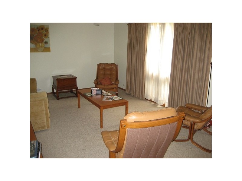 9 Tarago Cres, Clarinda VIC 3169