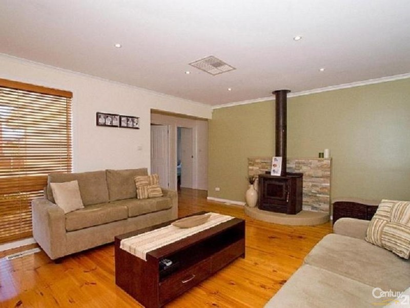 23 Sandalwood Drive, Oakleigh South VIC 3167