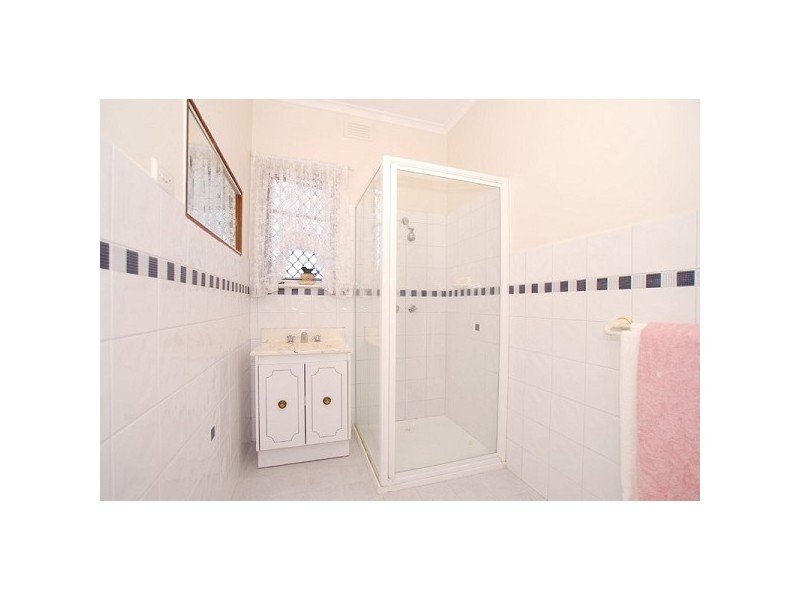 1 Barton Road, Clayton South VIC 3169