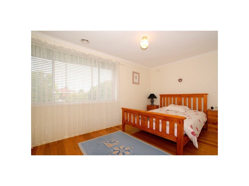 11 Barringun Crescent, Clayton South VIC 3169