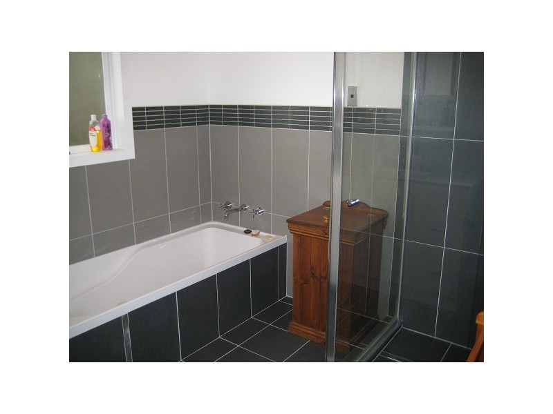 9A Manoon Road, Clayton VIC 3168