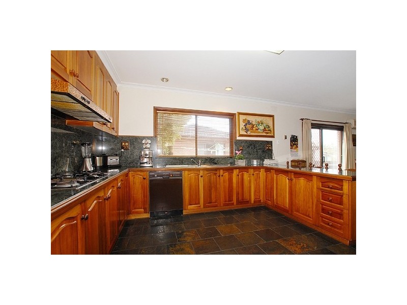 4 Monterey Court, Oakleigh South VIC 3167