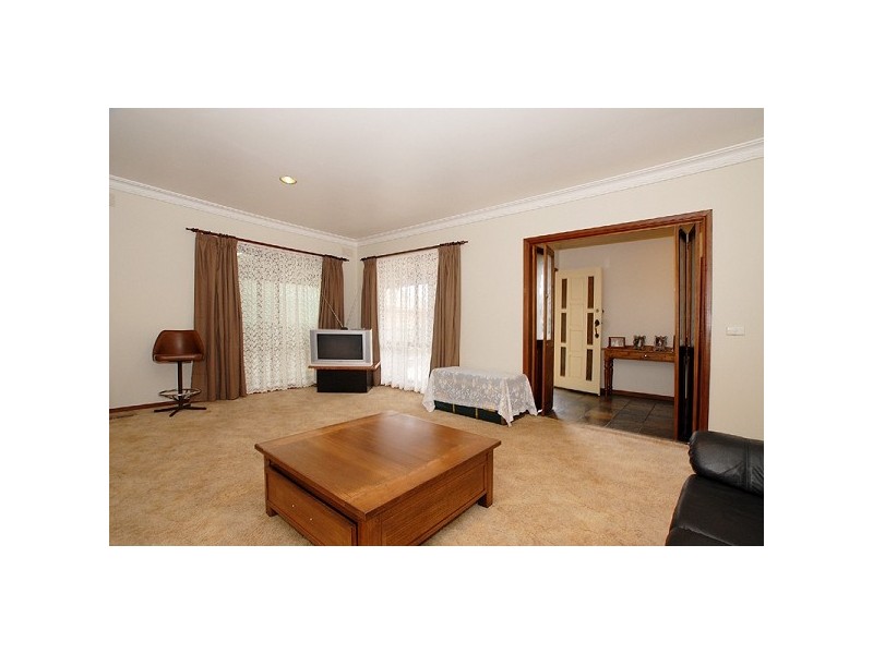 4 Monterey Court, Oakleigh South VIC 3167