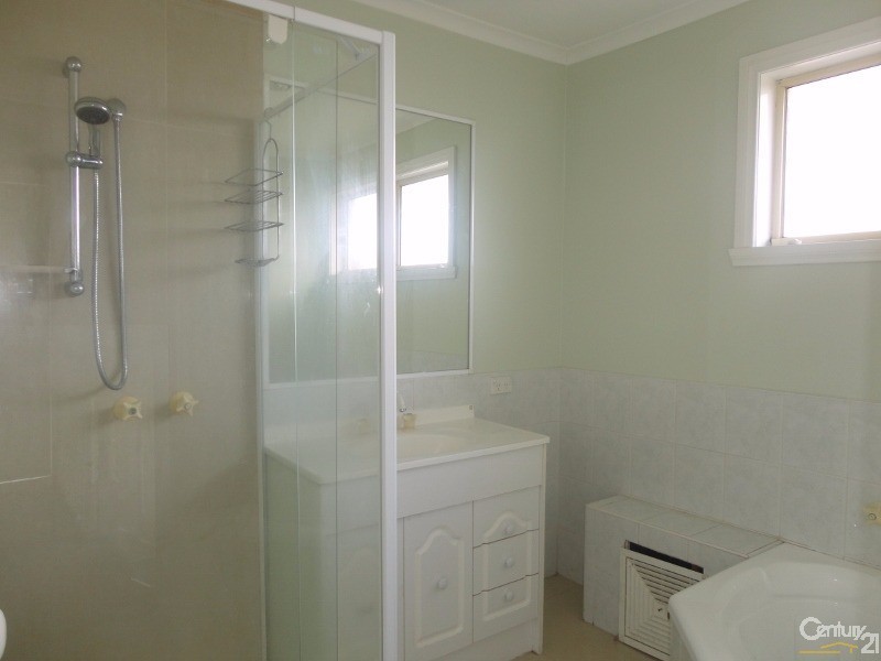 3/4 Burton Avenue, Clayton VIC 3168