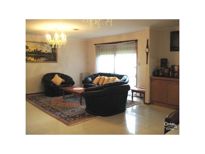 8 Glenda Close, Clarinda VIC 3169