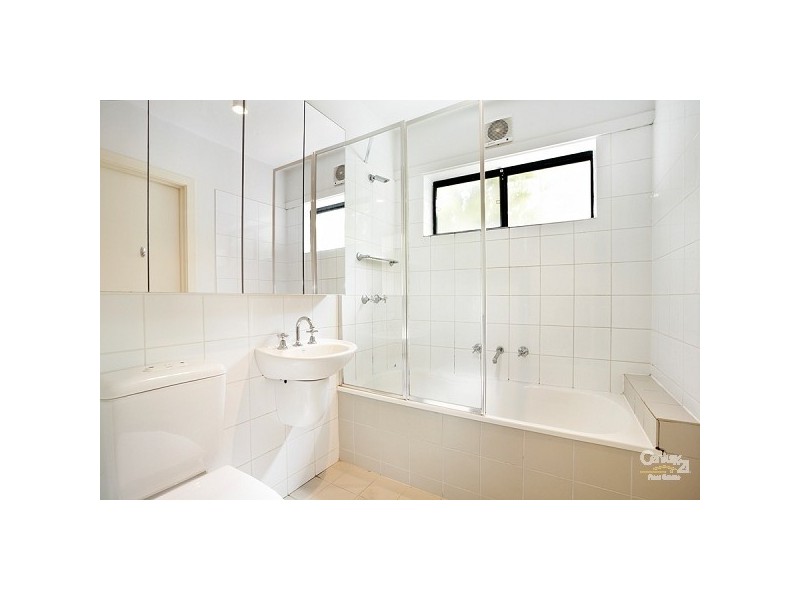 2/2 Greenfield Drive, Clayton VIC 3168