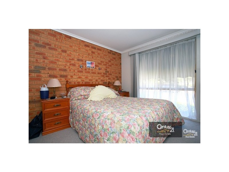 2/1 Sandalwood Drive, Oakleigh South VIC 3167