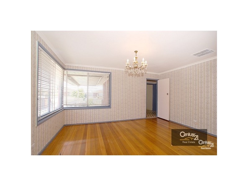 15 Barringun Crescent, Clayton South VIC 3169