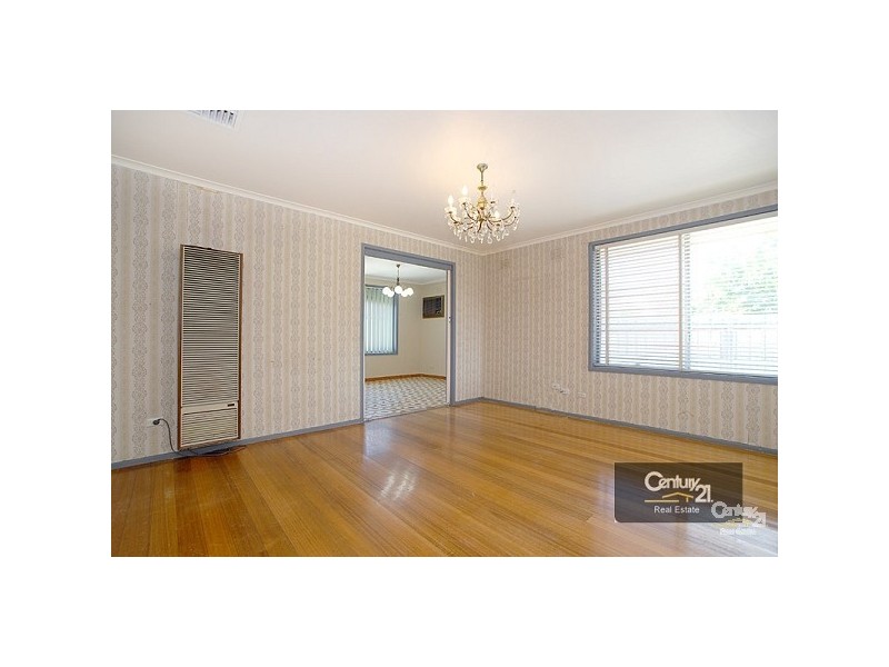 15 Barringun Crescent, Clayton South VIC 3169