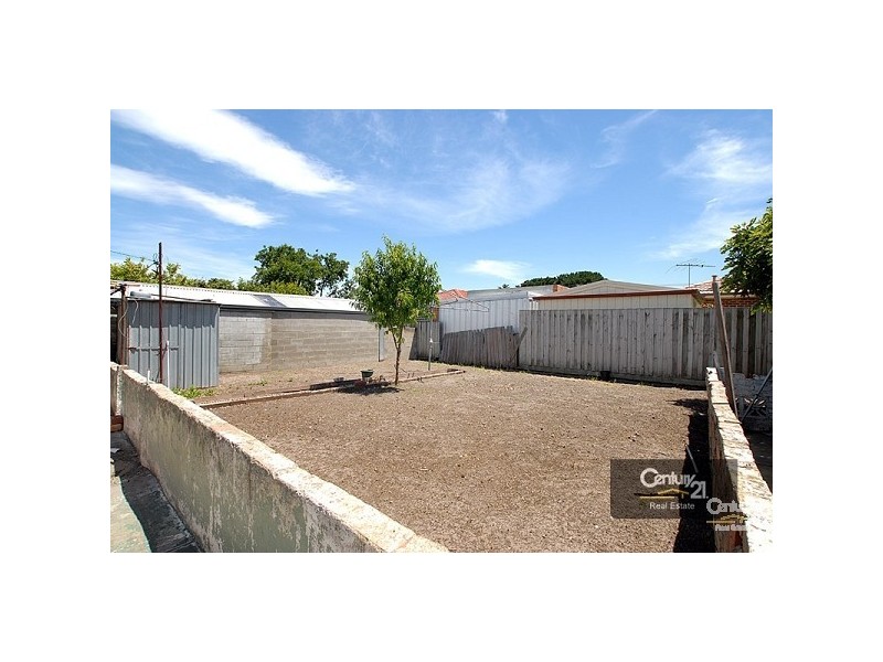 15 Barringun Crescent, Clayton South VIC 3169