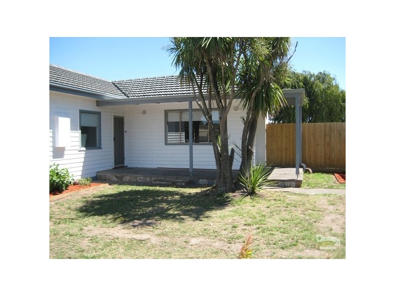 1/11 Flora Road, Clayton VIC 3168