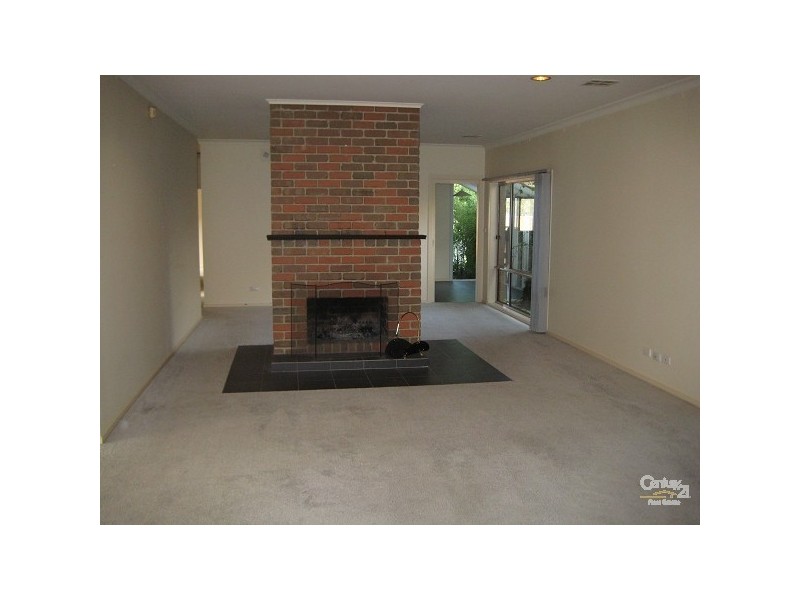 1/8 Manoon Road, Clayton South VIC 3169