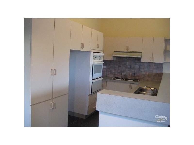 1/8 Manoon Road, Clayton South VIC 3169