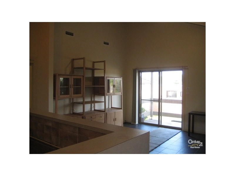 1/8 Manoon Road, Clayton South VIC 3169