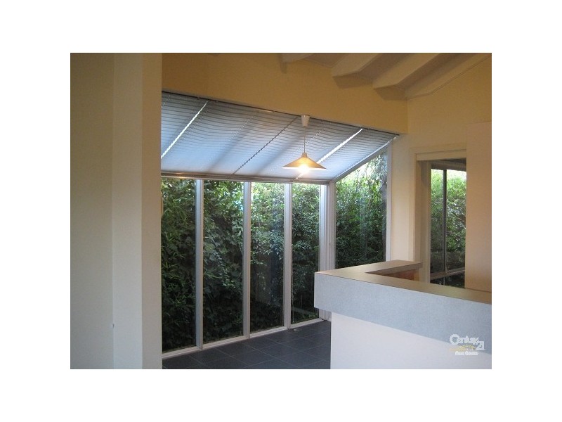 1/8 Manoon Road, Clayton South VIC 3169