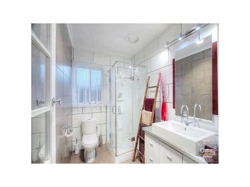 6 Clay Crt, Noble Park North VIC 3174