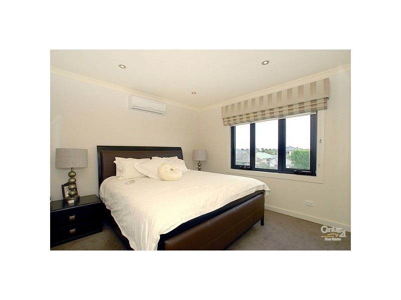 1/14 Prince Charles Street, Clayton VIC 3168