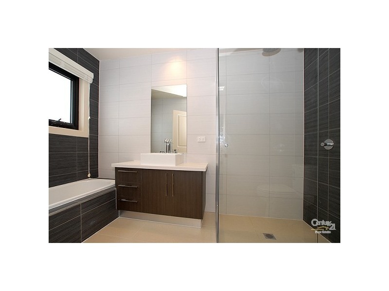 2/14 Prince Charles Street, Clayton VIC 3168