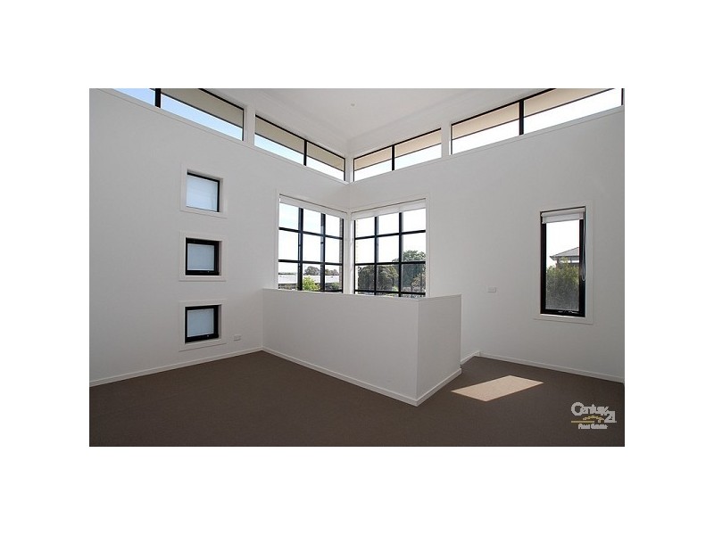 2 Evergreen Boulevard, Clayton South VIC 3169