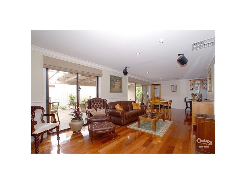 21 Sandalwood Drive, Oakleigh South VIC 3167