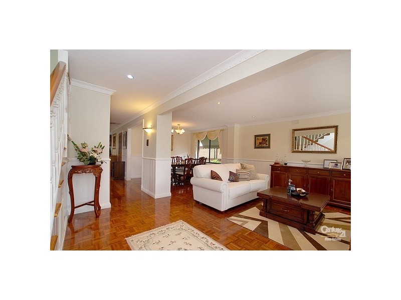 21 Sandalwood Drive, Oakleigh South VIC 3167