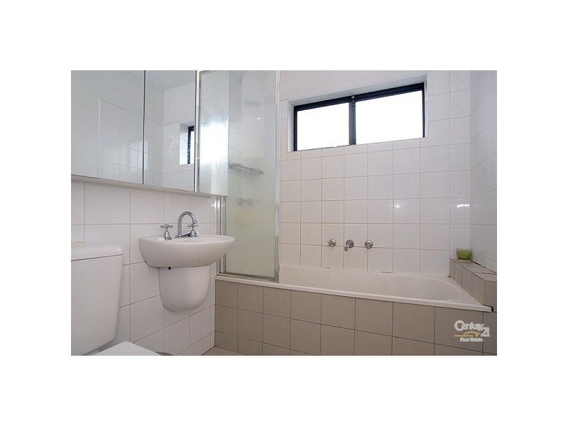 16/2 Monash Green Drive, Clayton VIC 3168