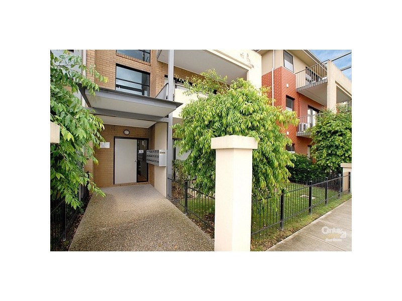 16/2 Monash Green Drive, Clayton VIC 3168