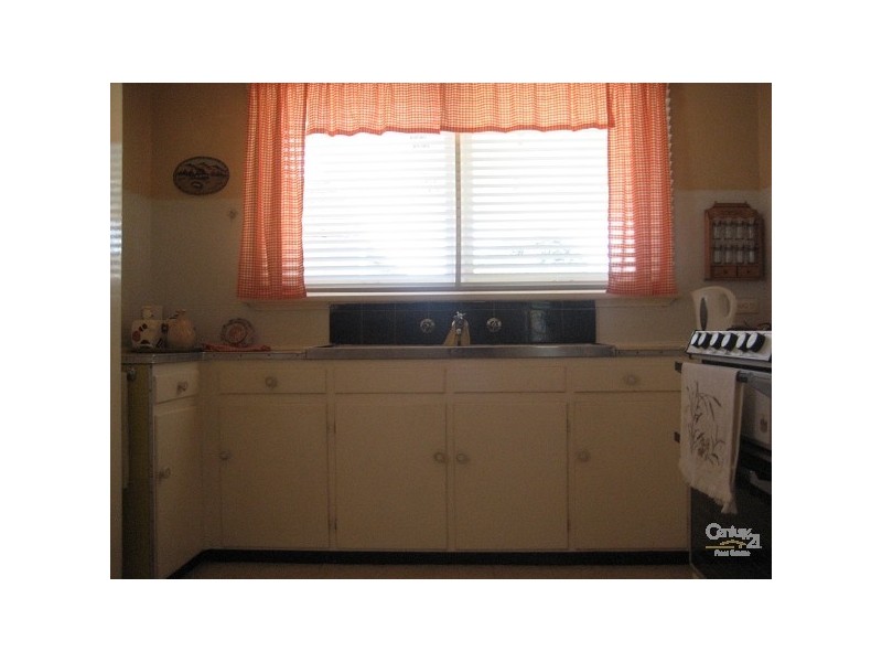 15 Merlyn Avenue, Clayton South VIC 3169