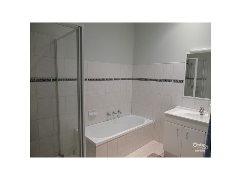 2/2 Mc Gregor, Clayton VIC 3168