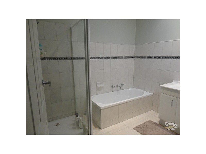 2/2 Mc Gregor, Clayton VIC 3168