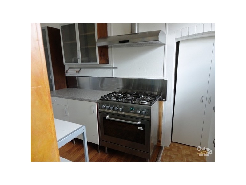 21 Manoon Road, Clayton South VIC 3169