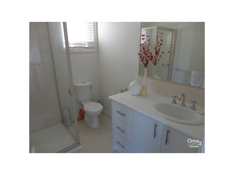 2/61 Carmichael Road, Oakleigh East VIC 3166