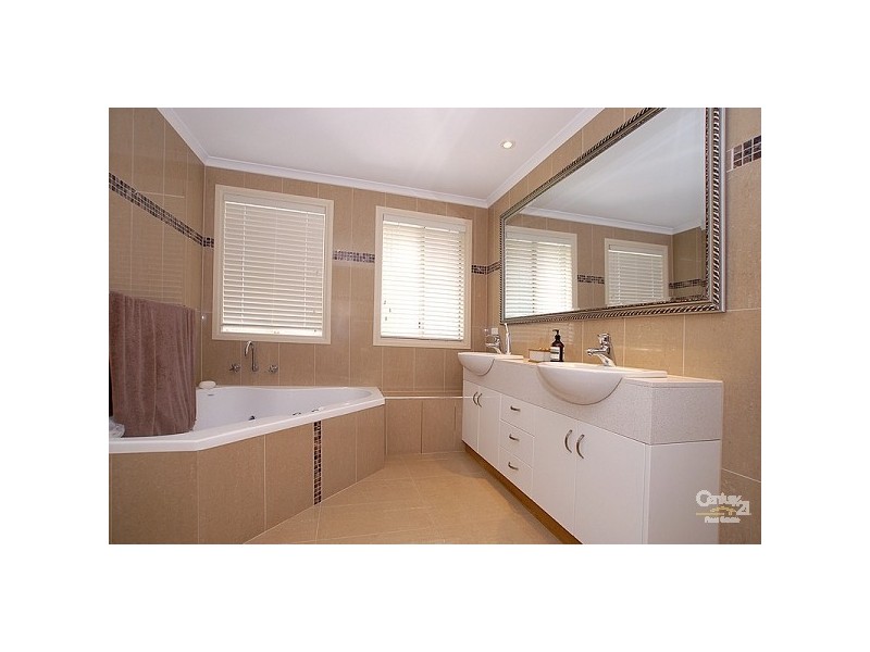 15 Coombs Avenue, Clayton VIC 3168