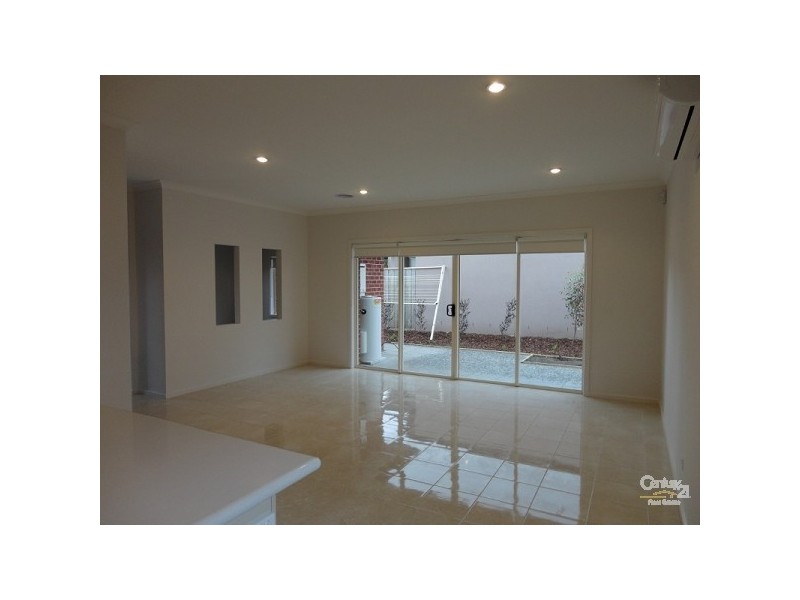 2/40 Jaguar Drive, Clayton VIC 3168