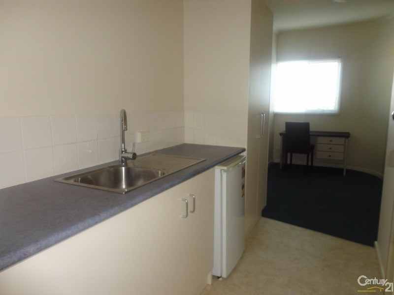 F13/2015 Dandenong Road, Clayton VIC 3168