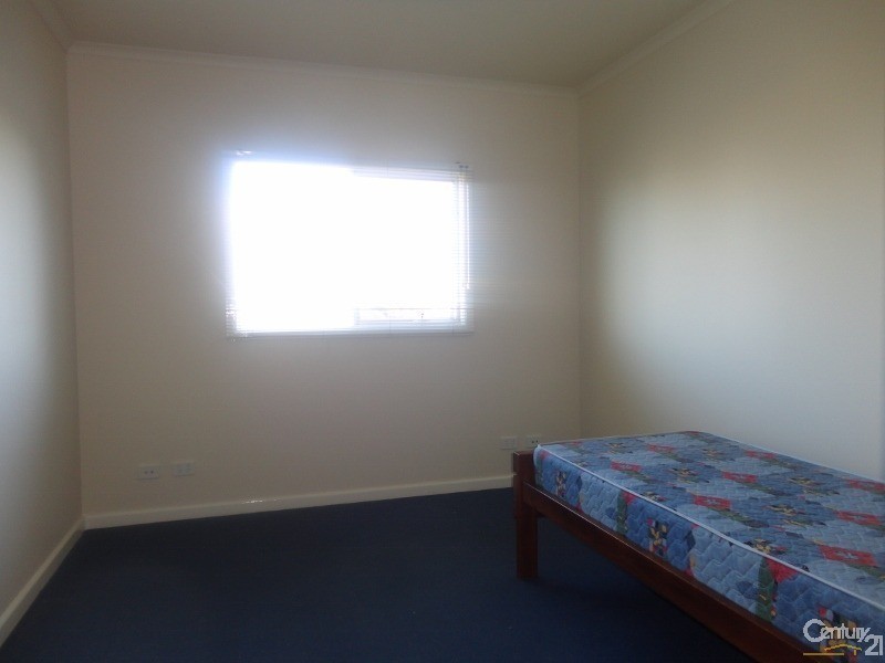 F13/2015 Dandenong Road, Clayton VIC 3168
