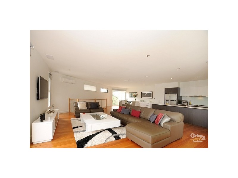 24 Silverbanks Grove, Mentone VIC 3194