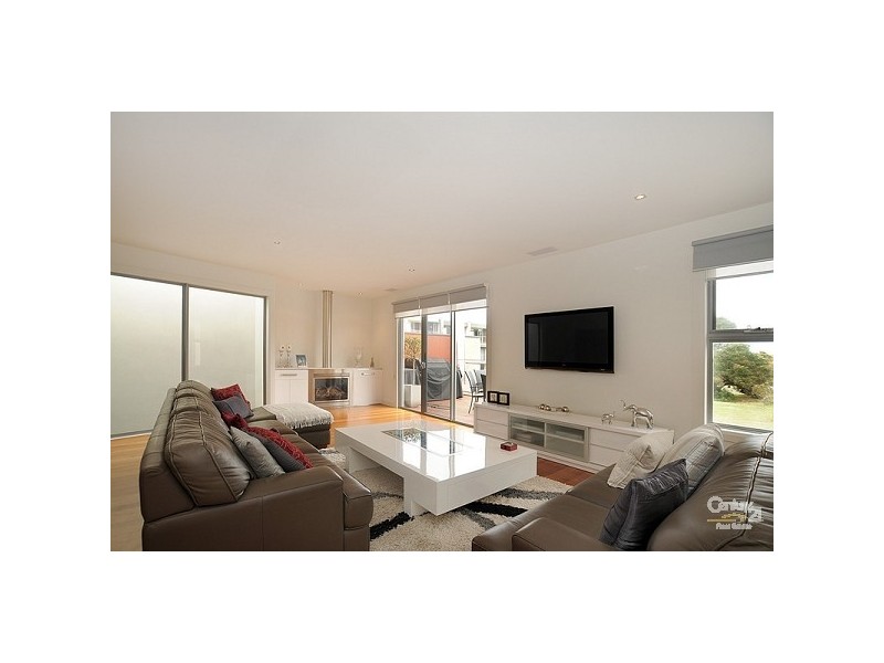 24 Silverbanks Grove, Mentone VIC 3194