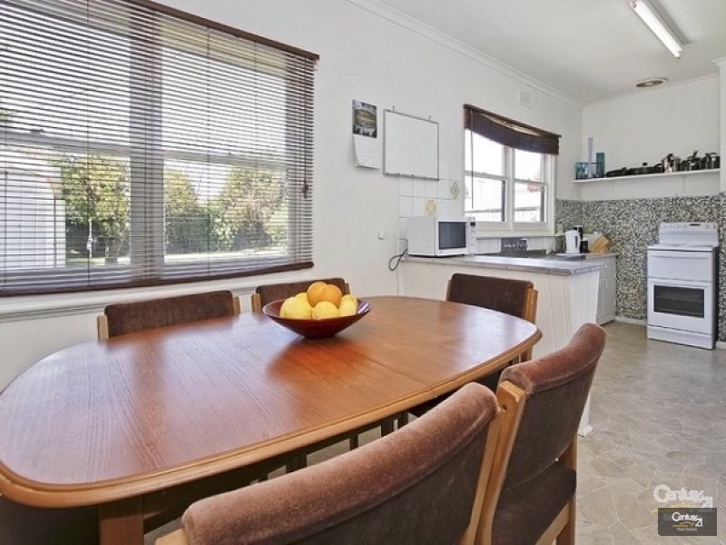 11 Rayhur Street, Clayton South VIC 3169