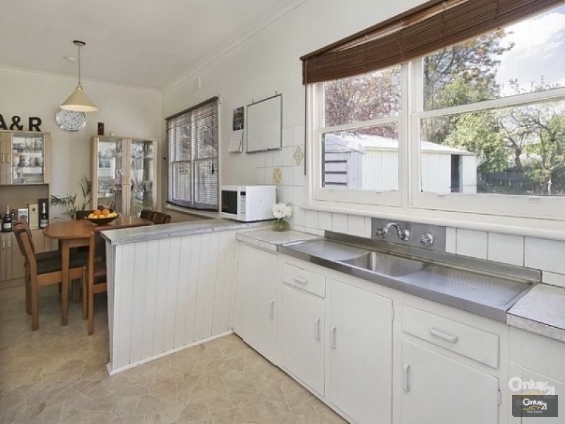 11 Rayhur Street, Clayton South VIC 3169