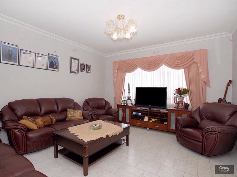 61 Scotsburn Avenue, Oakleigh South VIC 3167