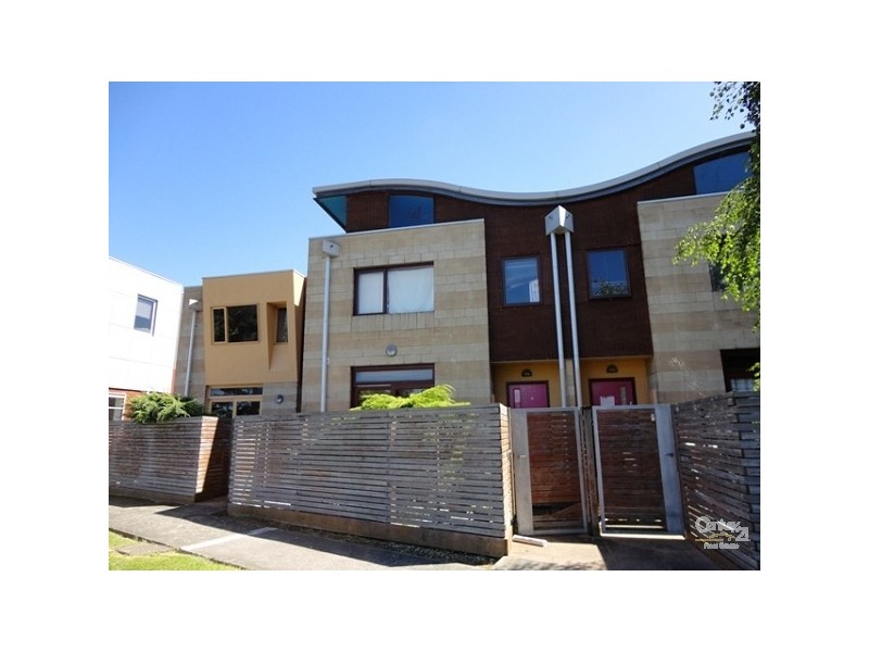 2/27-29 Clayton Road, Oakleigh East VIC 3166