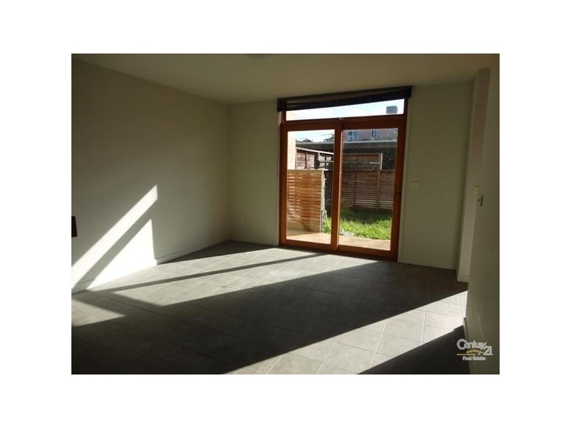 2/27-29 Clayton Road, Oakleigh East VIC 3166