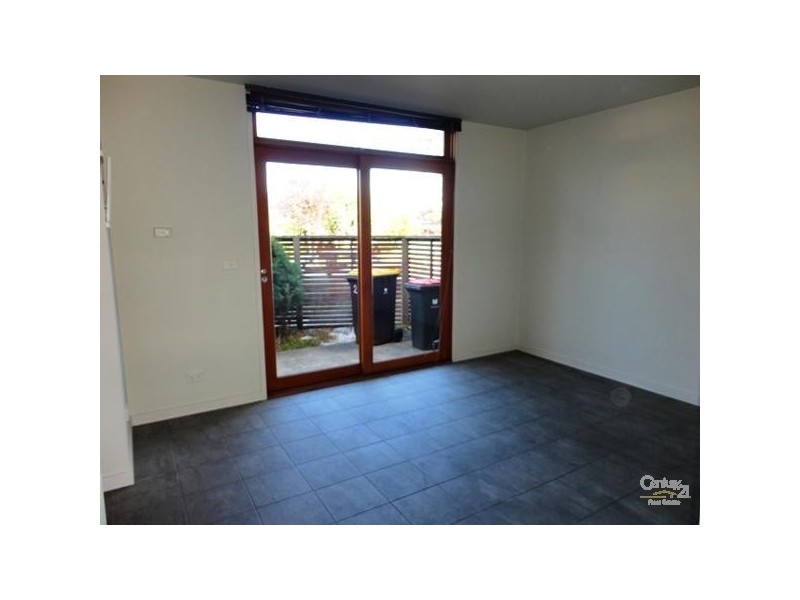 2/27-29 Clayton Road, Oakleigh East VIC 3166