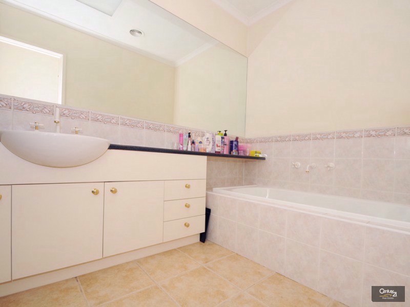 9/3 McKelvie Court, Glen Waverley VIC 3150