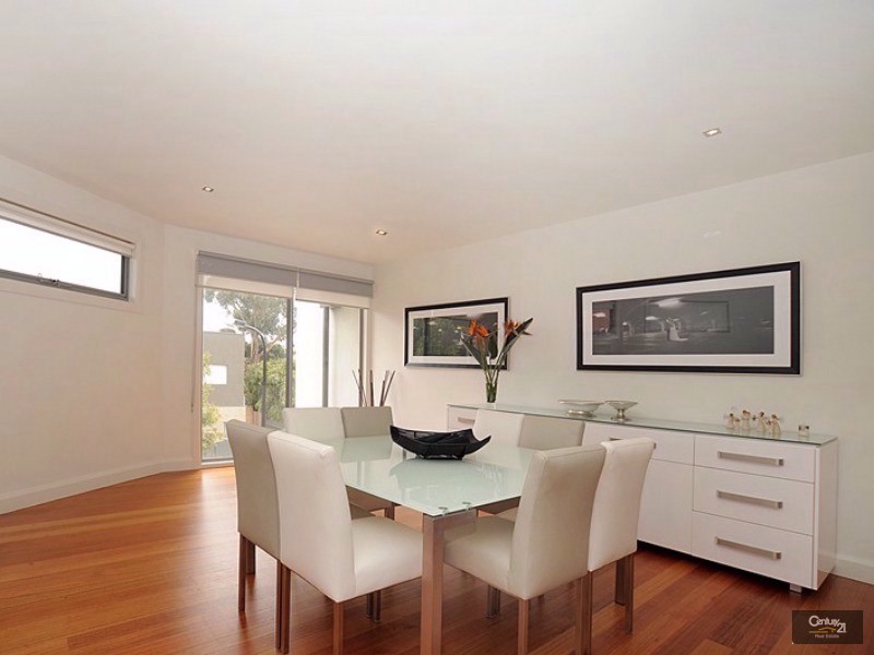 24 Silverbanks Grove, Mentone VIC 3194