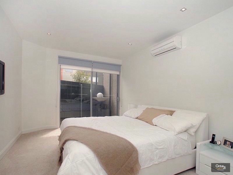 24 Silverbanks Grove, Mentone VIC 3194