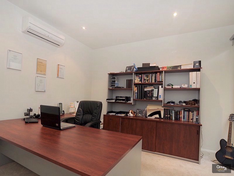 24 Silverbanks Grove, Mentone VIC 3194