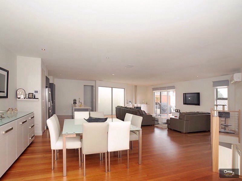 24 Silverbanks Grove, Mentone VIC 3194