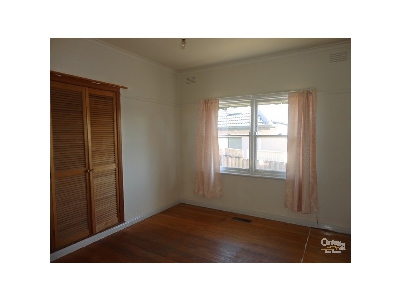 8 Tullius Avenue, Oakleigh East VIC 3166